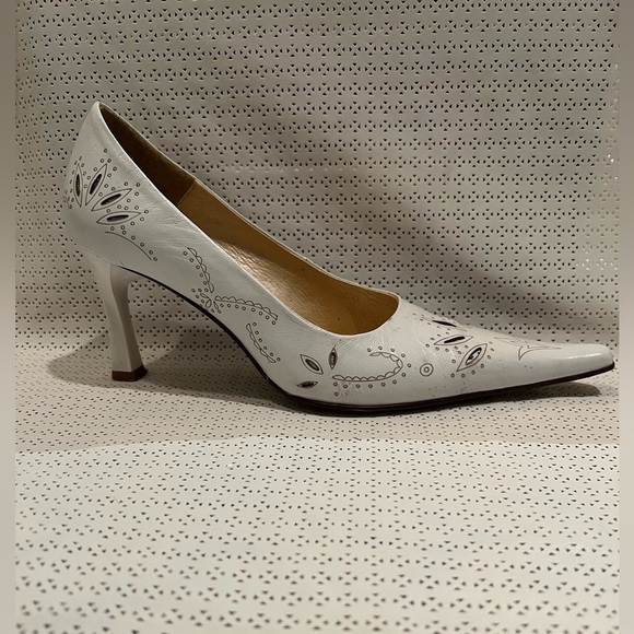 SALE!!!!!Medea Beautiful Shoes - Picture 2 of 8